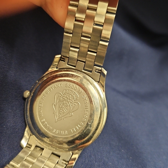 Gucci G-Timeless watch (unisex) - Picture 3 of 8